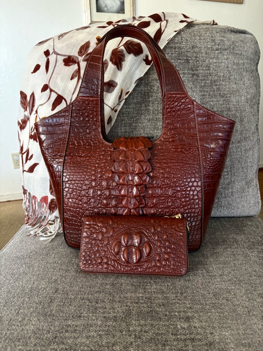 Croc-Embossed Leather Shoulder Bag with Matching Wallet – Rich Brown